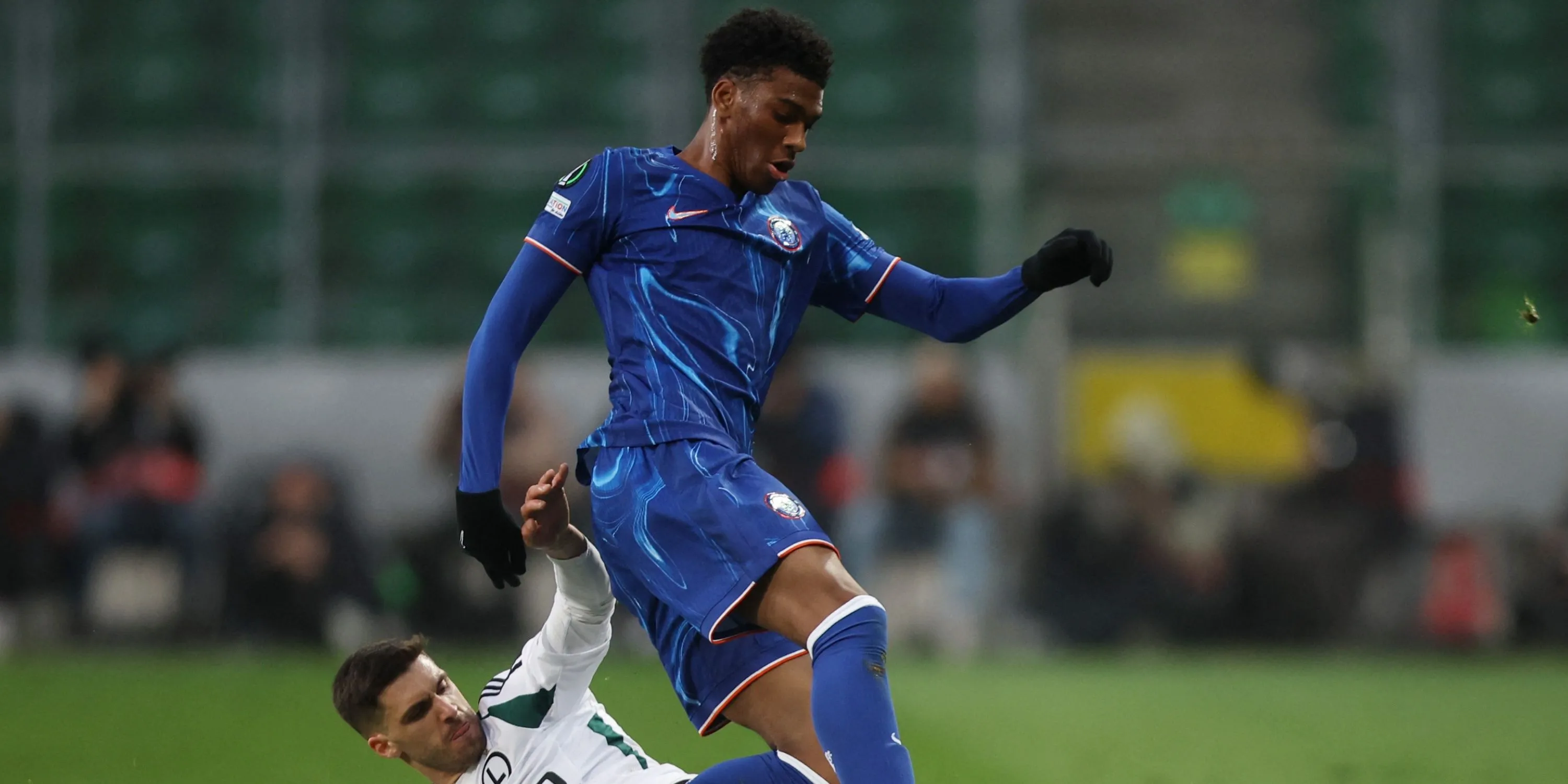 Josh Acheampong, hậu vệ trẻ đầy tiềm năng của Chelsea, mục tiêu cho mượn của Crystal Palace.