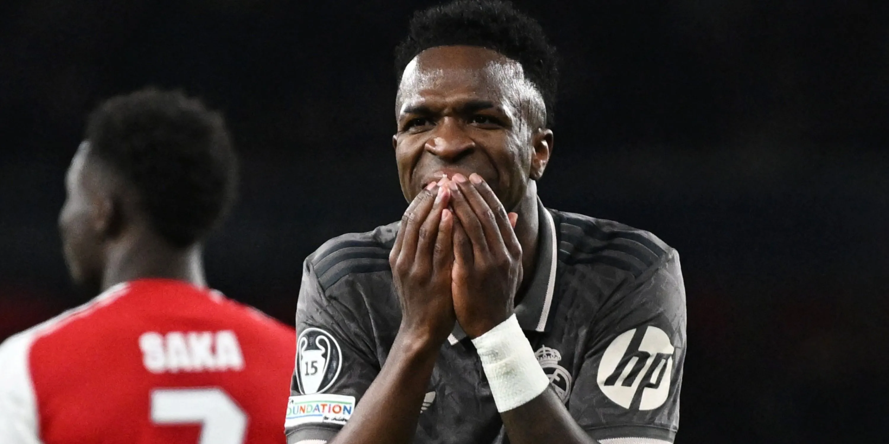 Logo câu lạc bộ Real Madrid biểu tượng cho sự kiên quyết trong thương vụ chuyển nhượng Vinicius Junior
