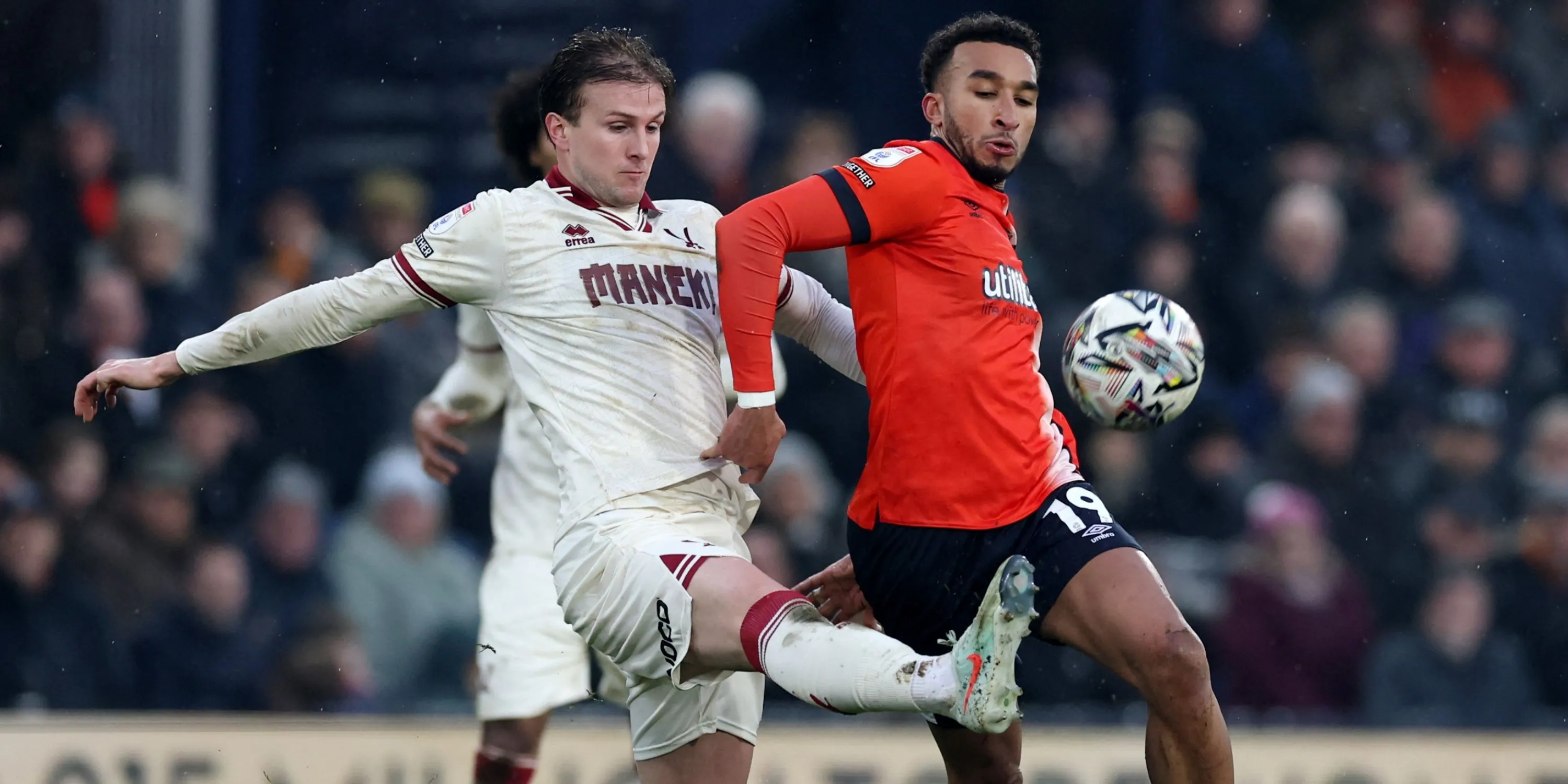 Rob Holding trong màu áo Crystal Palace, mục tiêu chuyển nhượng của Sheffield United.