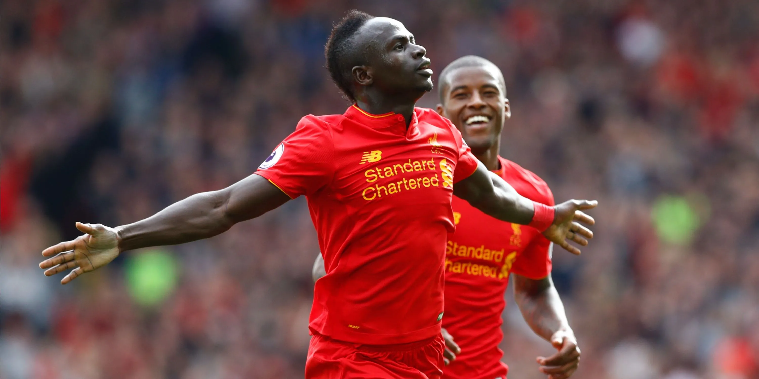 Sadio Mane và Georginio Wijnaldum của Liverpool cùng nhau ăn mừng bàn thắng, minh chứng cho hàng công tốc độ và hiệu quả của đội bóng.