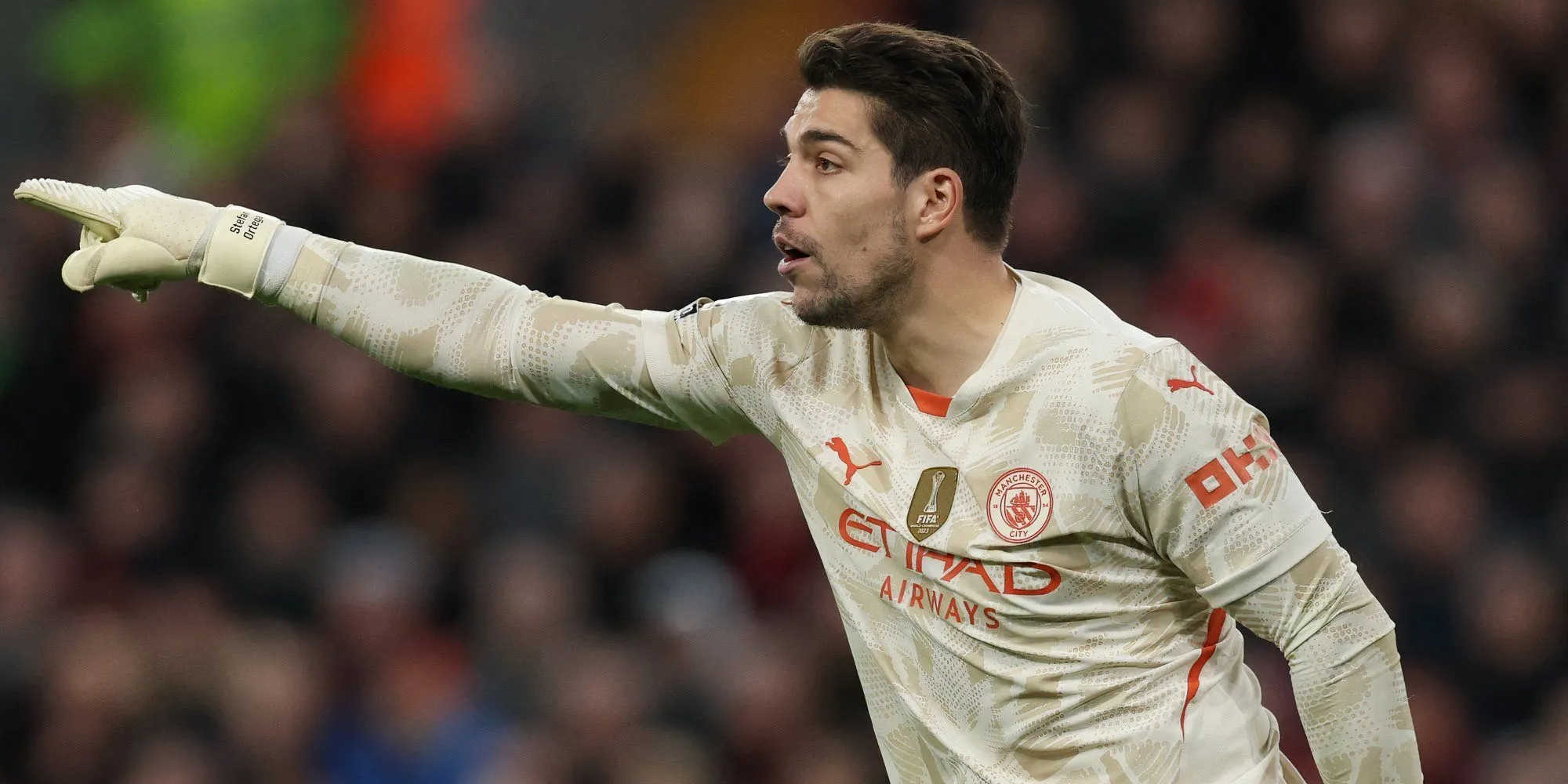 Stefan Ortega, thủ môn của Manchester City, trong trận đấu