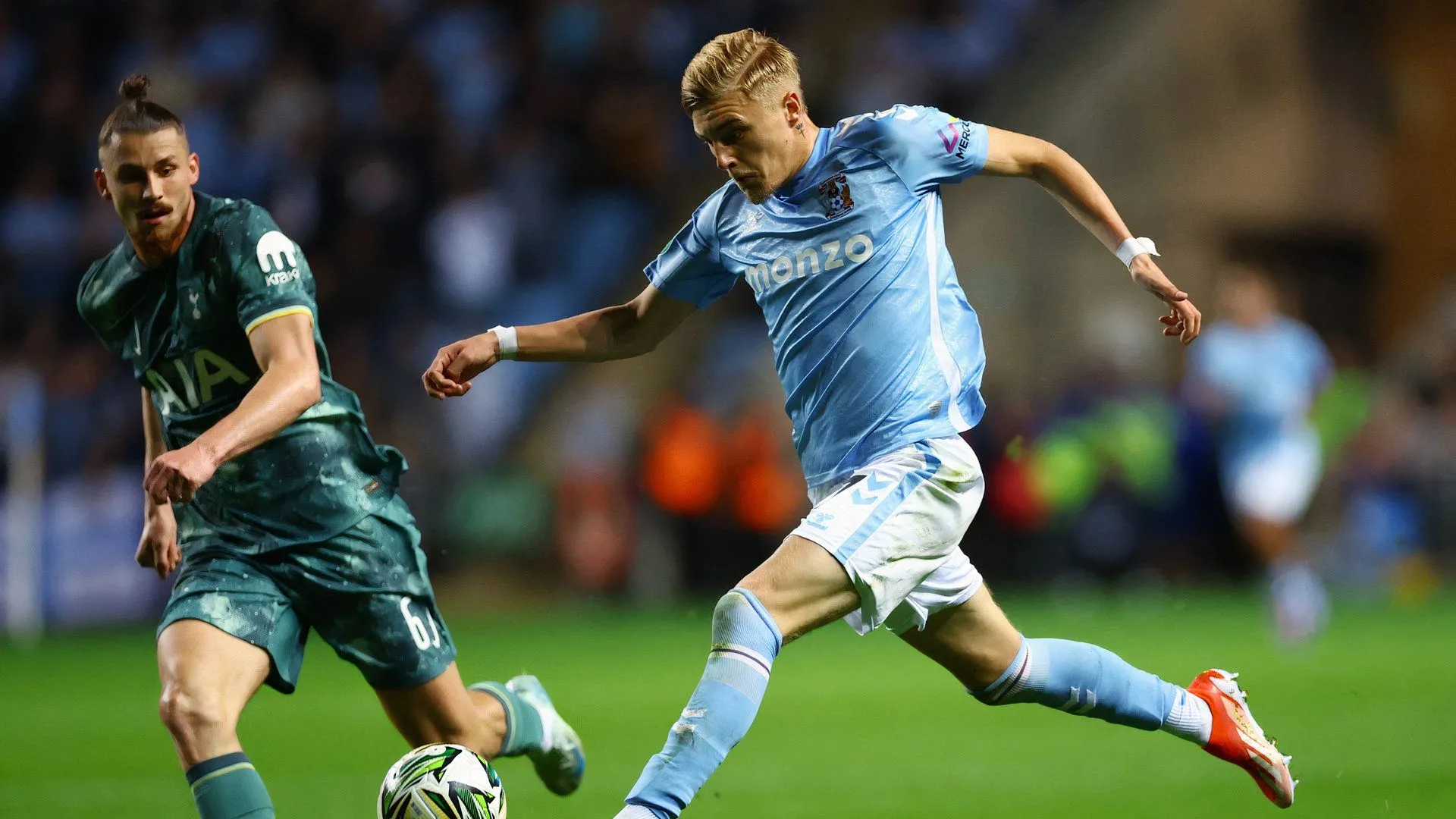 Tiền đạo Norman Bassette của Coventry City, cầu thủ được đề xuất cho mượn để phát triển.