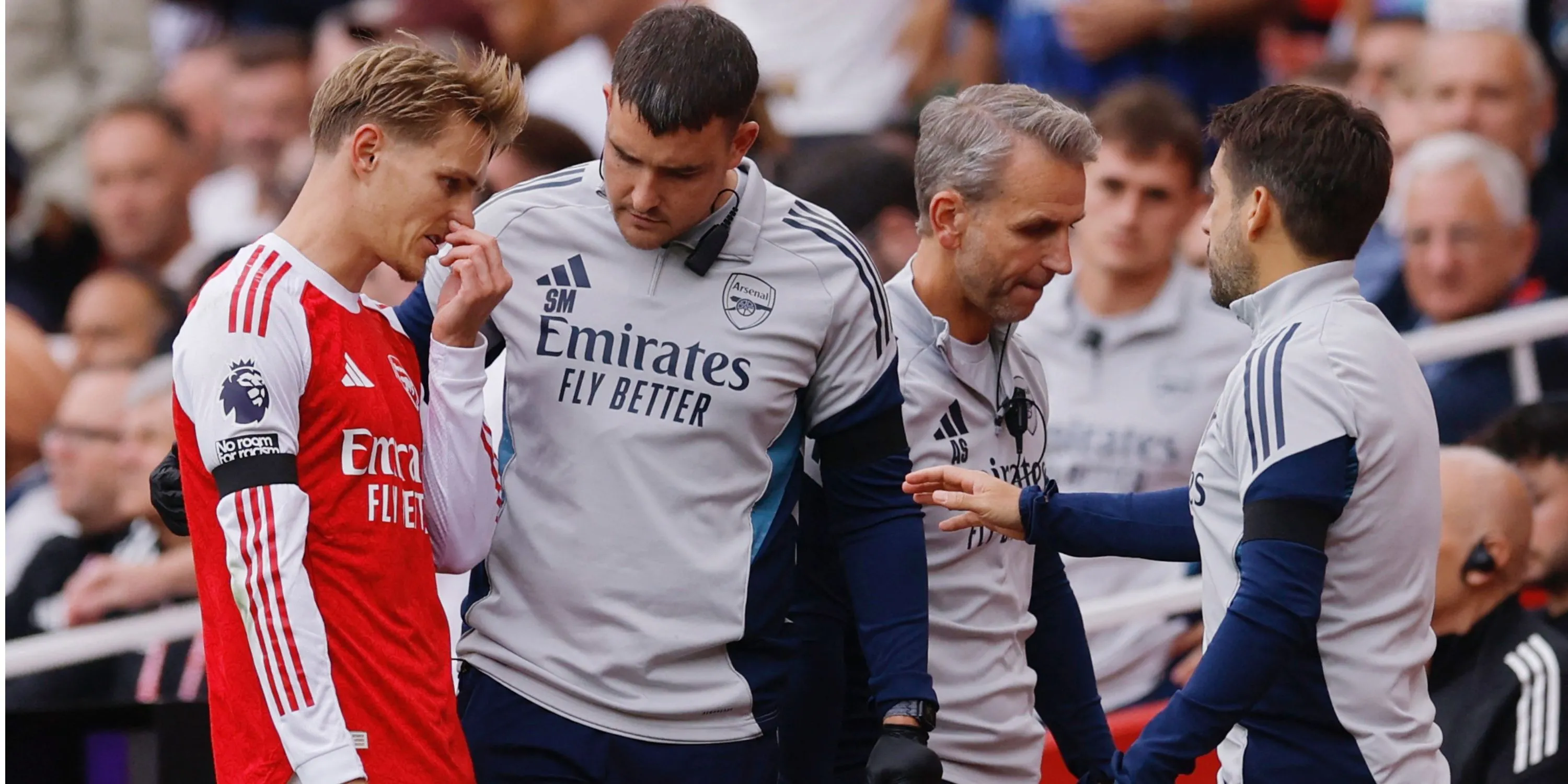 Đội trưởng Martin Odegaard rời sân vì chấn thương vai trong trận Arsenal thắng Leeds