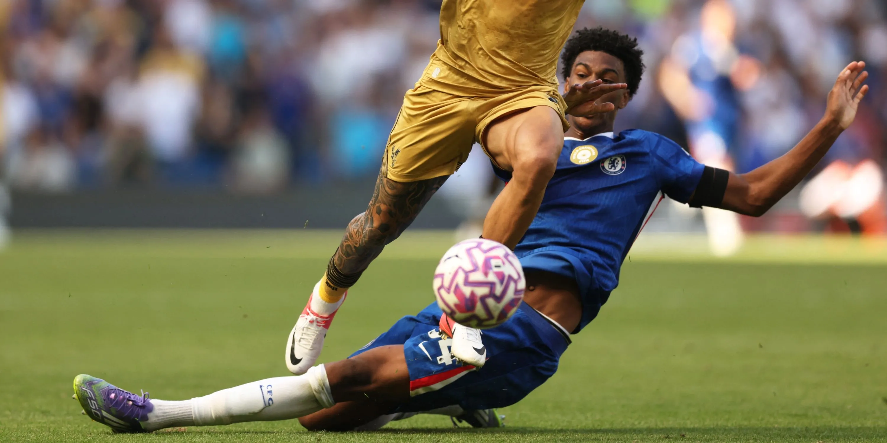 Josh Acheampong, tài năng trẻ của Chelsea, đang được Crystal Palace nhắm đến trên thị trường chuyển nhượng mùa hè.