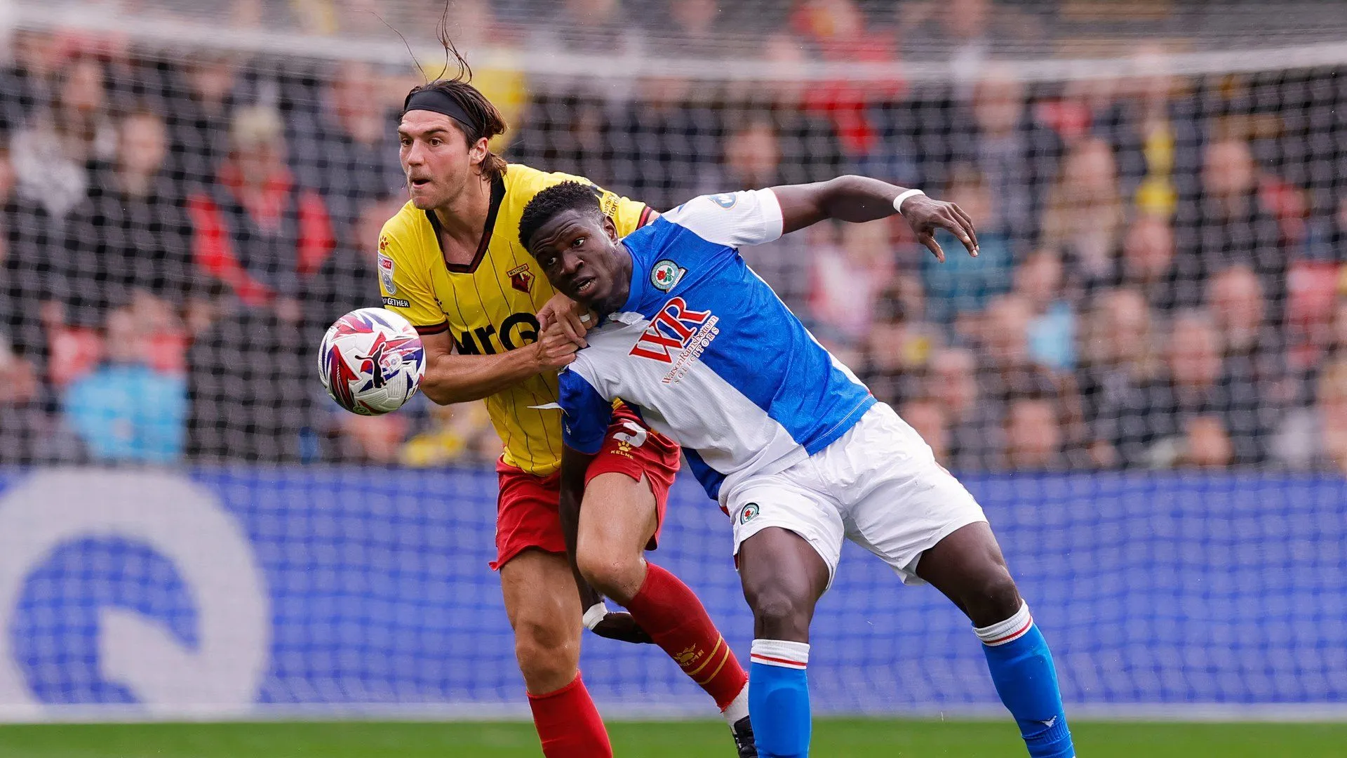 Makhtar Gueye trong màu áo Blackburn Rovers tại Ewood Park