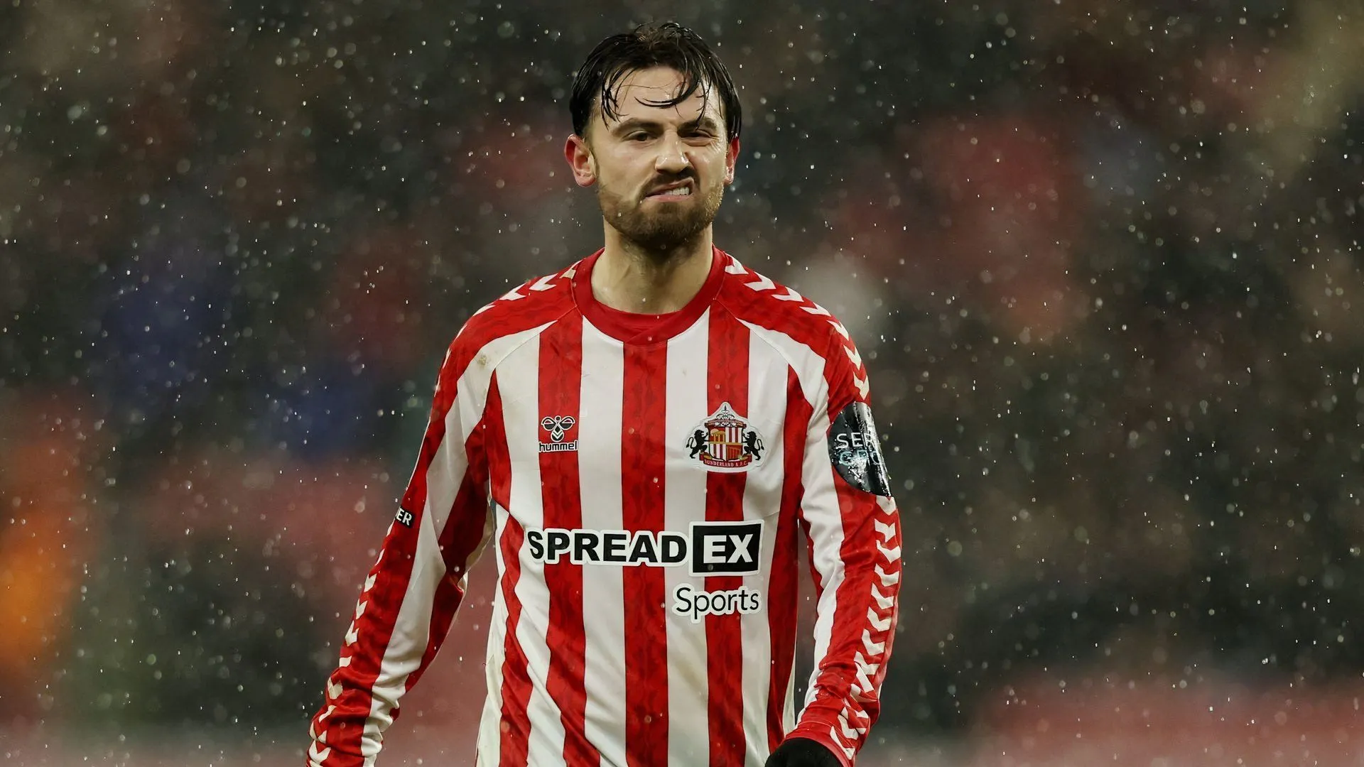 Patrick Roberts, tiền vệ cánh tài năng của Sunderland, đối mặt với tương lai không chắc chắn tại đội bóng sau khi thăng hạng Ngoại hạng Anh.
