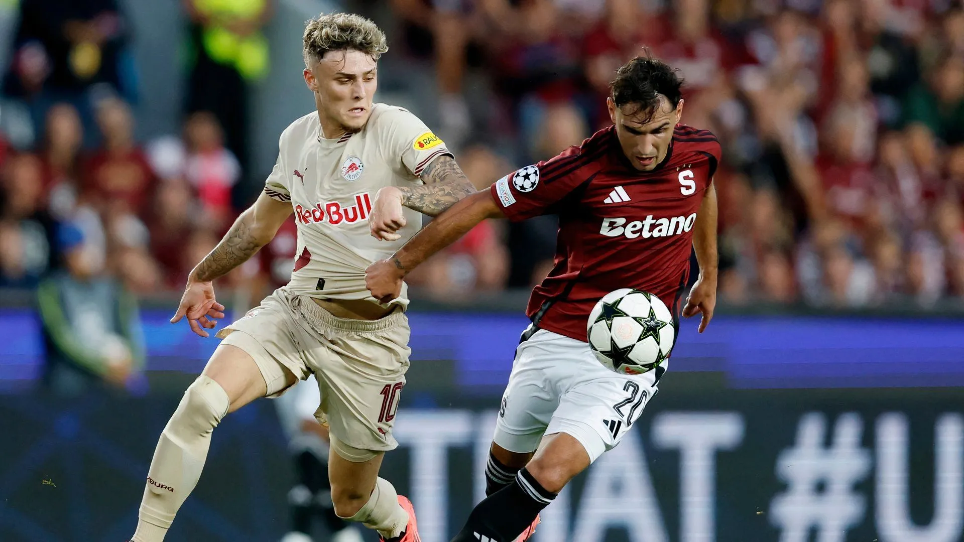 Tiền vệ Bobby Clark trong trang phục tập luyện, chuẩn bị gia nhập Derby County theo dạng cho mượn