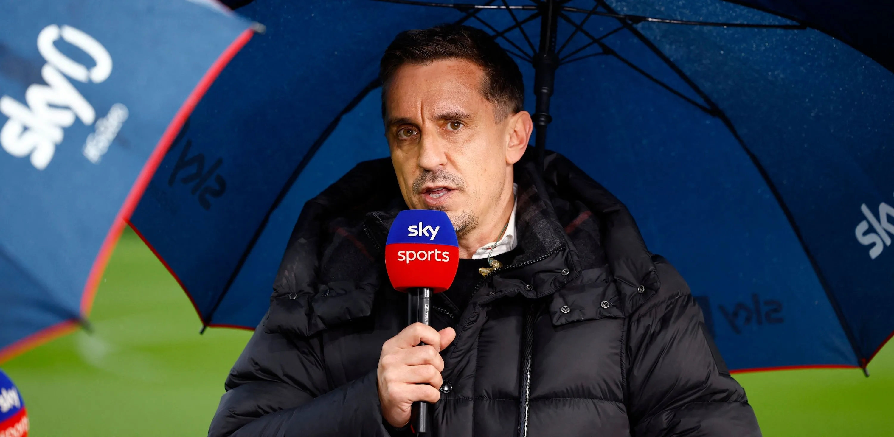 Gary Neville, cựu hậu vệ phải Manchester United và bình luận viên truyền hình, trong một trận đấu