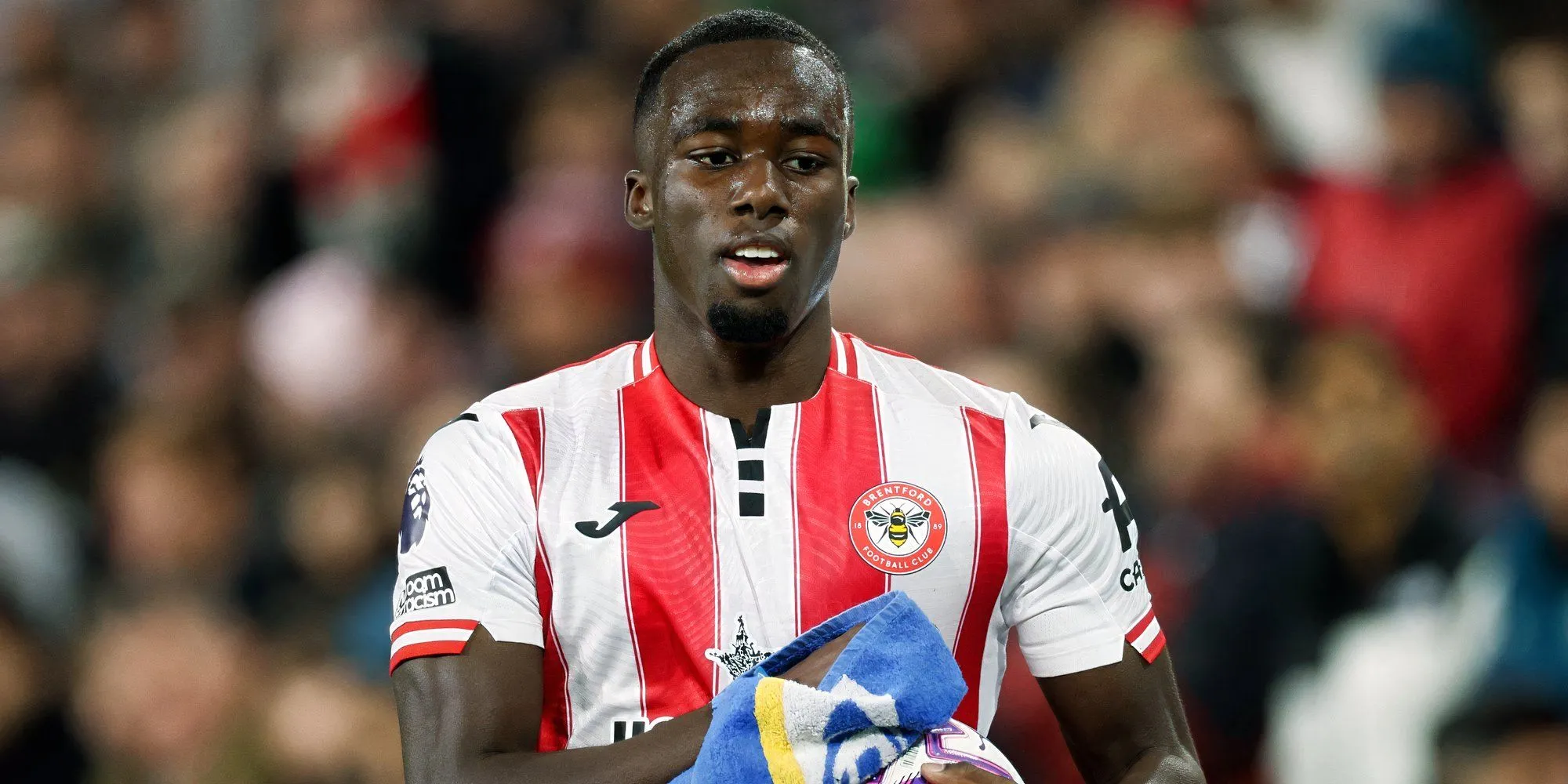 Kayode của Brentford, chuyên gia trong các lần ném biên dài