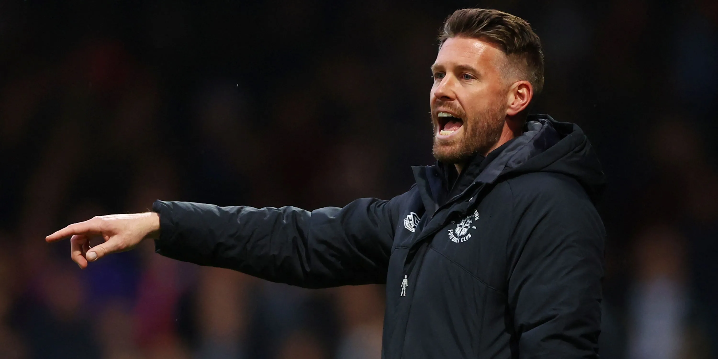 Rob Edwards cùng Luton Town tại Kenilworth Road