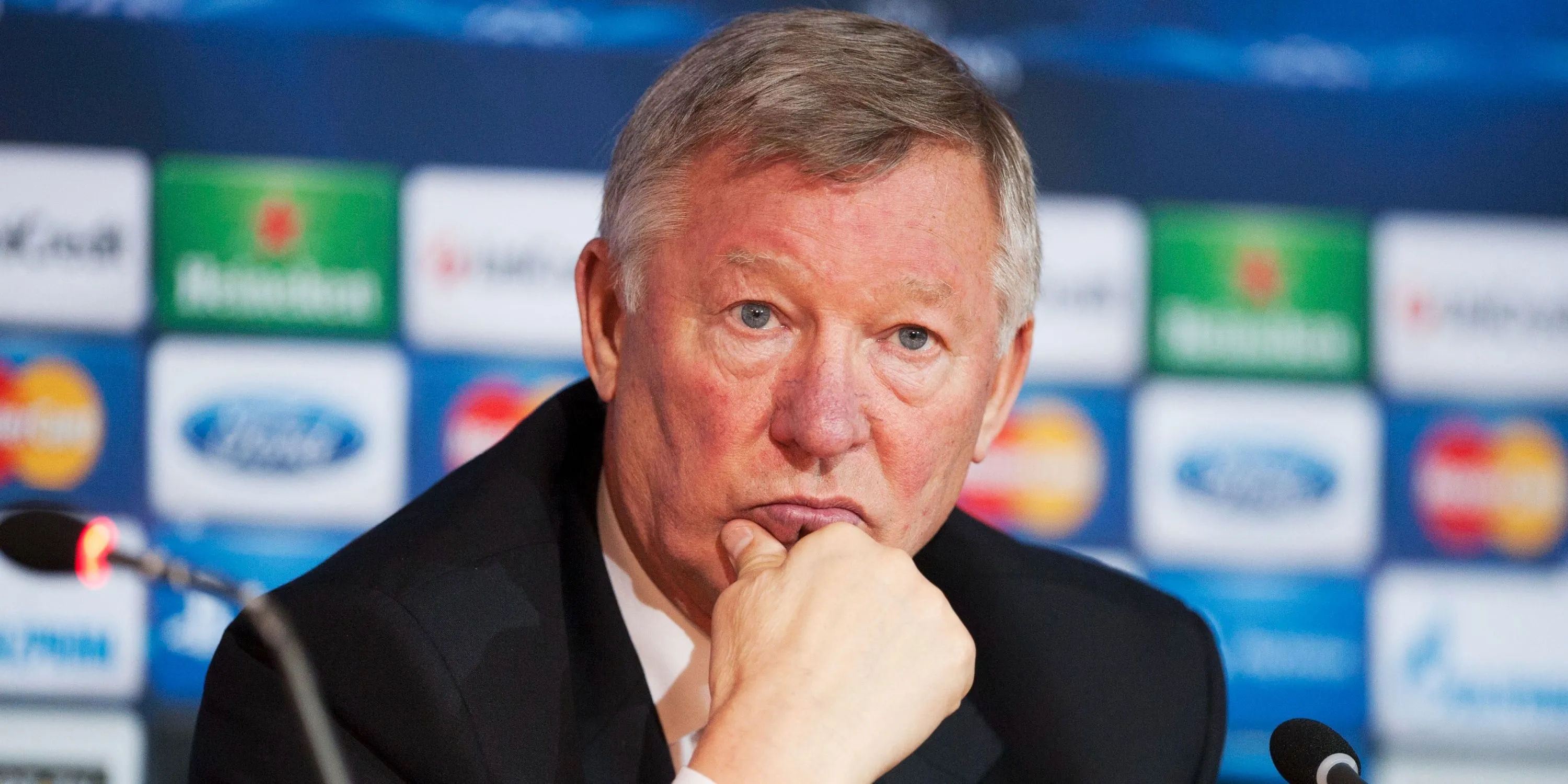 Sir Alex Ferguson - huấn luyện viên giành nhiều danh hiệu nhất lịch sử bóng đá