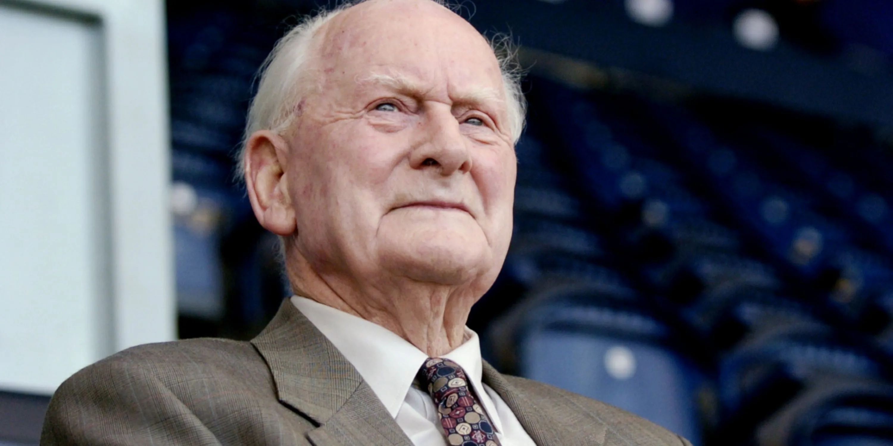 Sir Tom Finney - một trong những cầu thủ vĩ đại nhất của Preston North End và Tuyển Anh